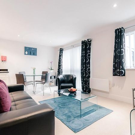 Roomspace Serviced Apartments - Capitol Square Έπσομ Δωμάτιο φωτογραφία