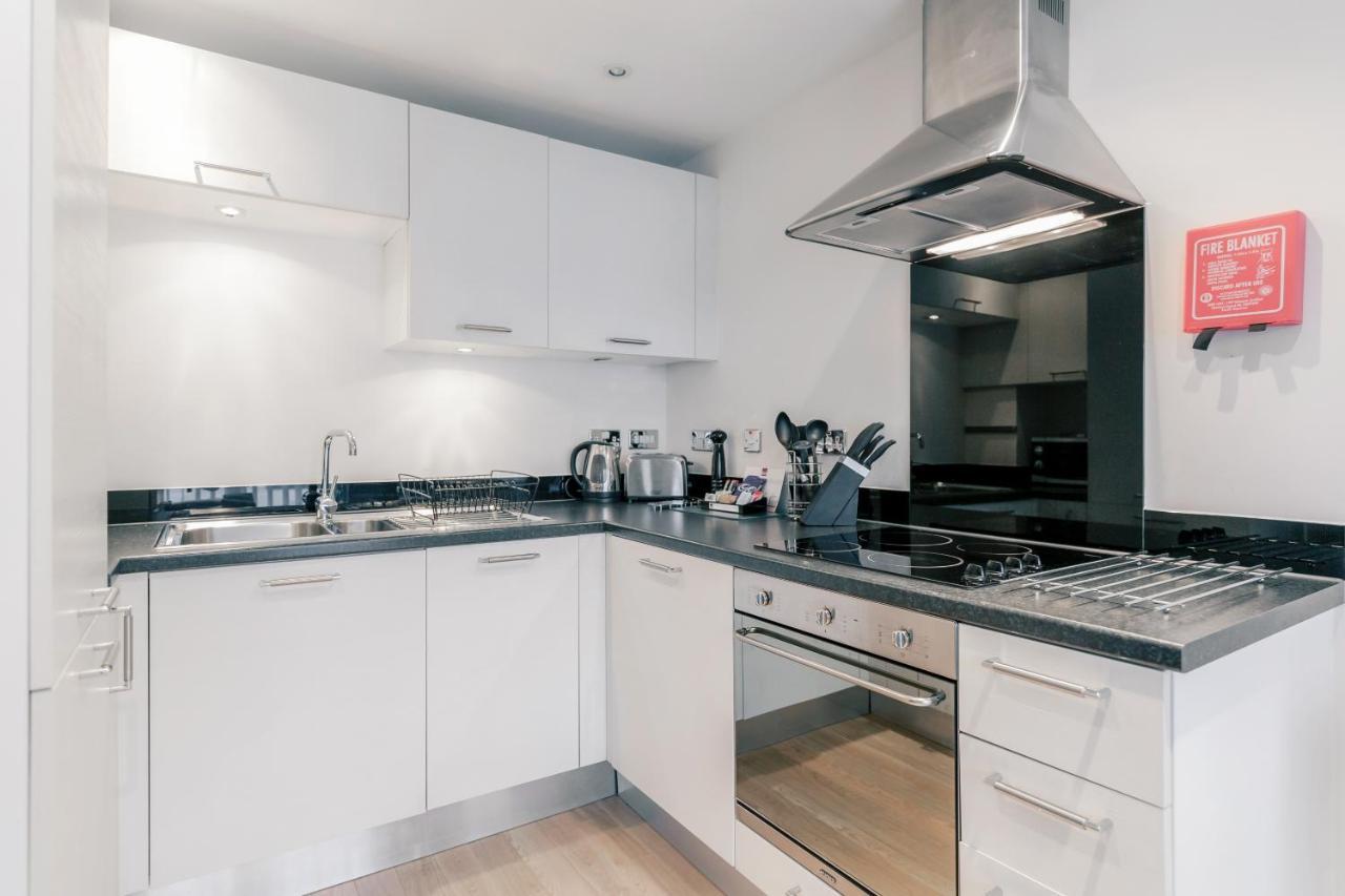 Roomspace Serviced Apartments - Capitol Square Έπσομ Δωμάτιο φωτογραφία
