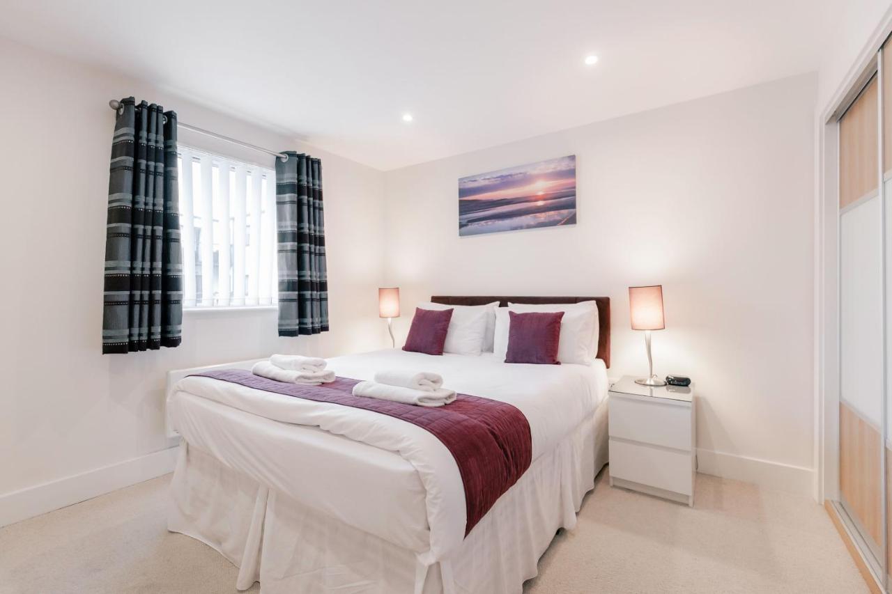 Roomspace Serviced Apartments - Capitol Square Έπσομ Εξωτερικό φωτογραφία