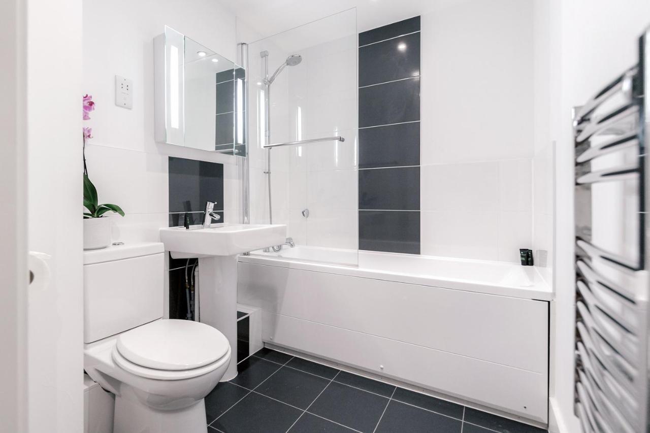 Roomspace Serviced Apartments - Capitol Square Έπσομ Εξωτερικό φωτογραφία